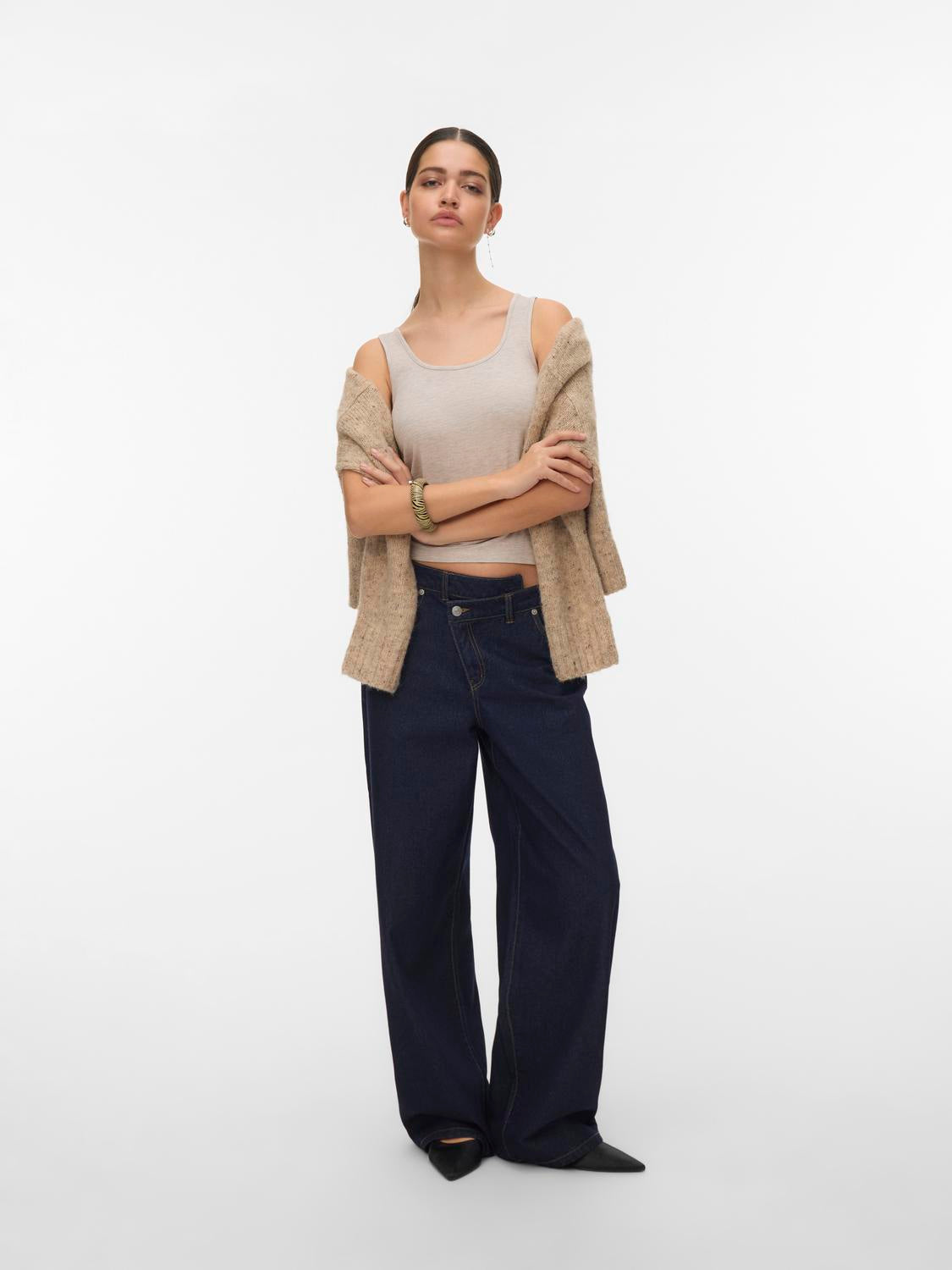 model_shot-front